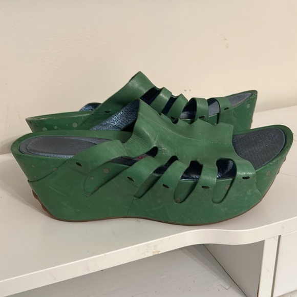TSUBO Green slip on platform sandals - Picture 6 of 7